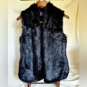 Women’s black faux fur vest, size M